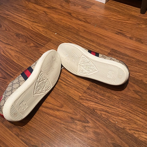 New without tags:Gucci ace supreme sneakers! In size 40. - Picture 10 of 11
